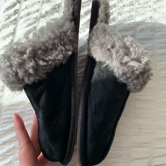UGG suede and sheepskin woman’s black and grey slippers size 8 - Picture 10 of 12